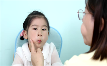 小孩大舌頭，說話不清楚怎么辦？