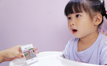 小孩三歲了還不會說話怎么訓練？