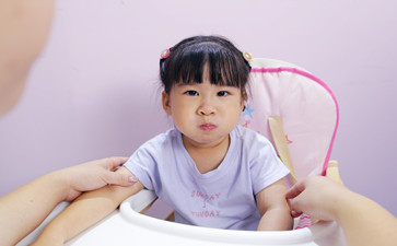 小孩口吃可以矯正嗎？該怎么矯正？